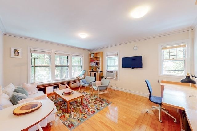 34 Ash St 204, Cambridge, MA 02138