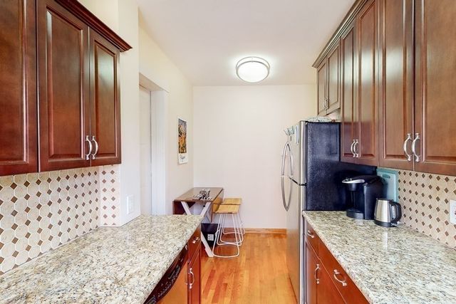 34 Ash St 204, Cambridge, MA 02138