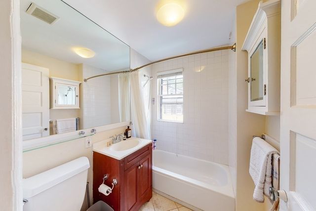 34 Ash St 204, Cambridge, MA 02138