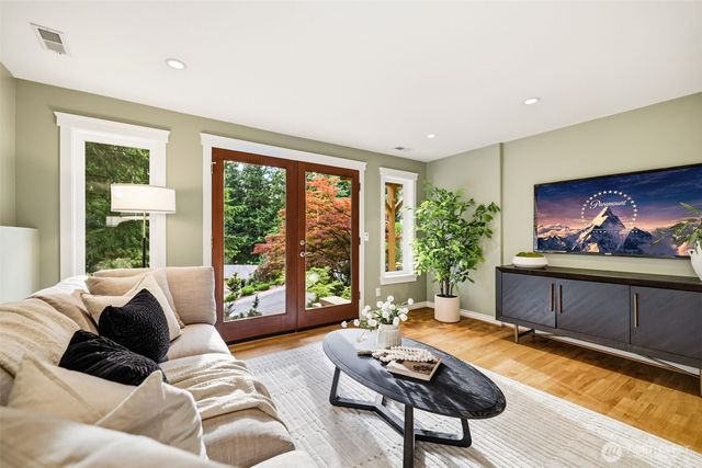 11113 NE 38th Place, Bellevue, WA 98004