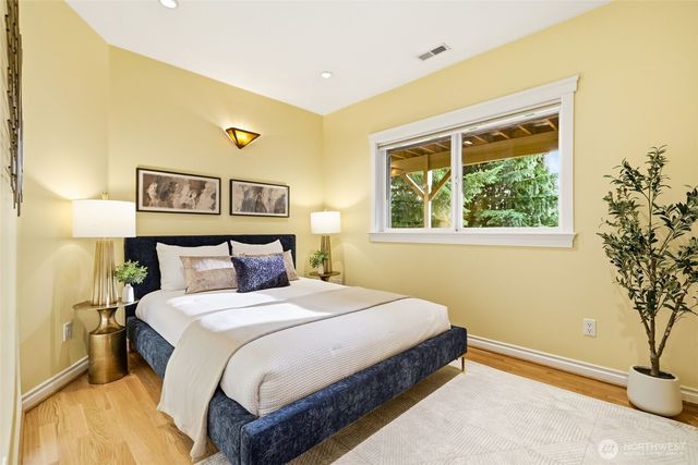 11113 NE 38th Place, Bellevue, WA 98004