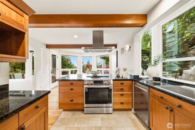 11113 NE 38th Place, Bellevue, WA 98004