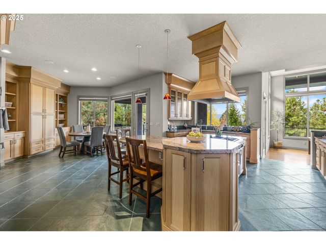 3155 Nw METKE Pl, Bend, OR 97703