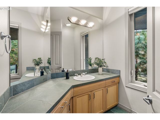 3155 Nw METKE Pl, Bend, OR 97703