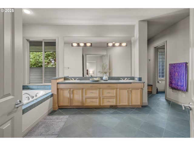 3155 Nw METKE Pl, Bend, OR 97703