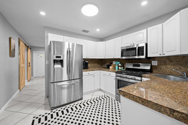 3024 NE 2nd Terrace, Wilton Manors, FL 33334