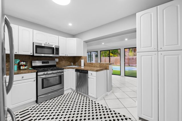 3024 NE 2nd Terrace, Wilton Manors, FL 33334
