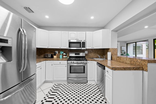 3024 NE 2nd Terrace, Wilton Manors, FL 33334