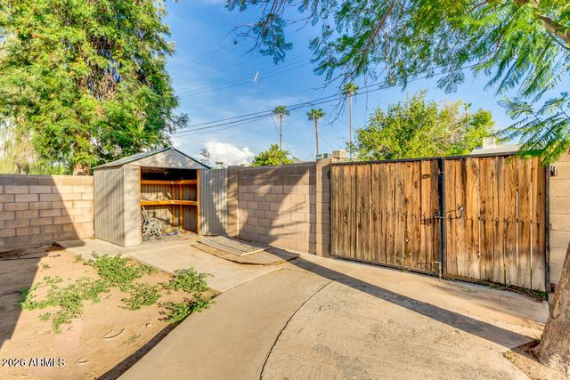211 E GENEVA Drive, Tempe, AZ 85282