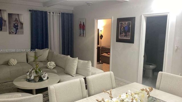 6400 SW 63rd Ave, South Miami, FL 33143