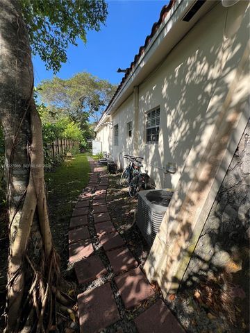 6400 SW 63rd Ave, South Miami, FL 33143