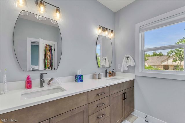 2126 Heritage Lane, Westlake, OH 44145