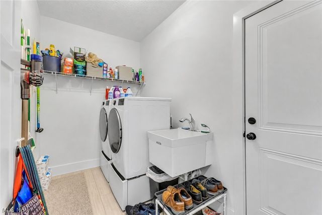 2126 Heritage Lane, Westlake, OH 44145