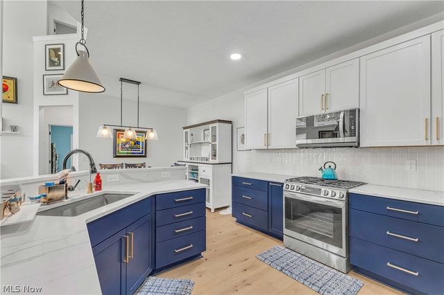 2126 Heritage Lane, Westlake, OH 44145
