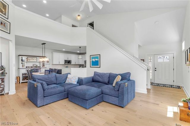 2126 Heritage Lane, Westlake, OH 44145