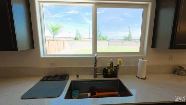 3420 Birchmont Way, Shafter, CA 93263