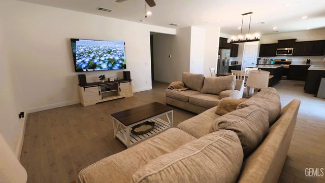 3420 Birchmont Way, Shafter, CA 93263