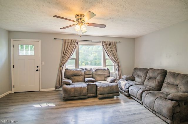 2106 Harris Highway, Washington, WV 26181