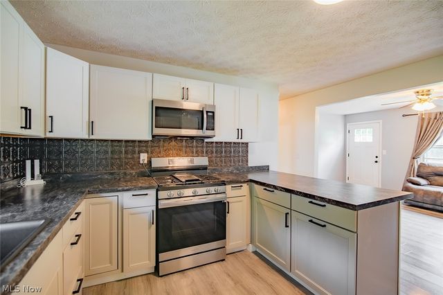 2106 Harris Highway, Washington, WV 26181