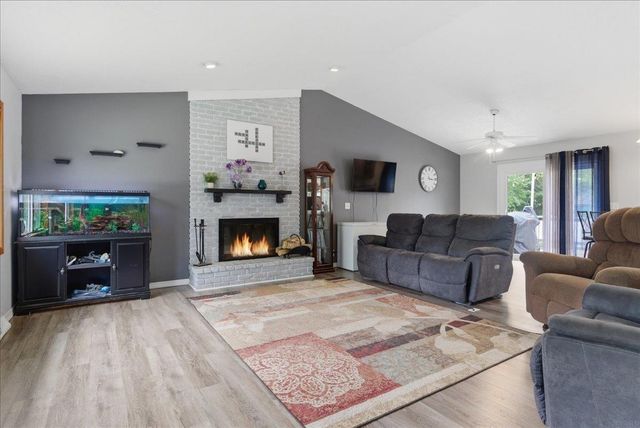 307 Lambeth Road, Waterloo, IA 50701