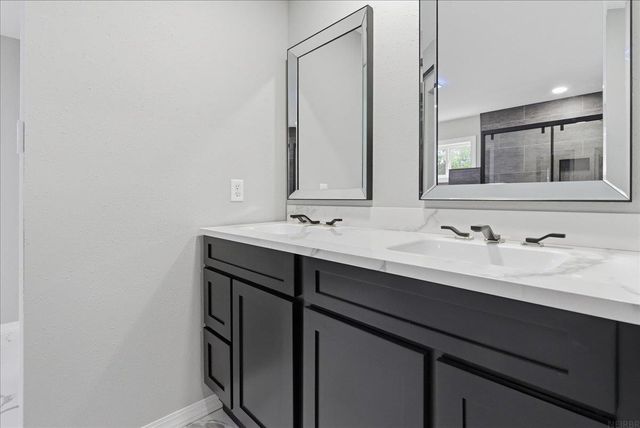 307 Lambeth Road, Waterloo, IA 50701