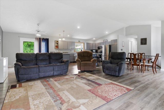 307 Lambeth Road, Waterloo, IA 50701
