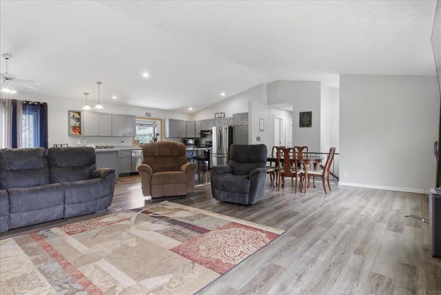 307 Lambeth Road, Waterloo, IA 50701