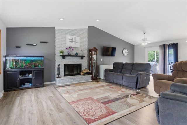 307 Lambeth Road, Waterloo, IA 50701