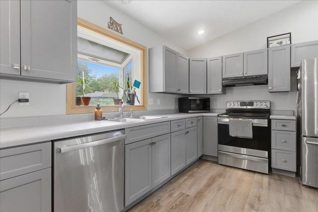 307 Lambeth Road, Waterloo, IA 50701