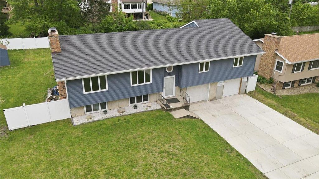 307 Lambeth Road, Waterloo, IA 50701