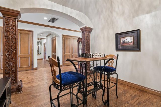 5912 Chestnut Court, Edmond, OK 73025