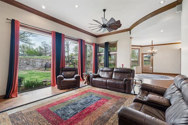 5912 Chestnut Court, Edmond, OK 73025