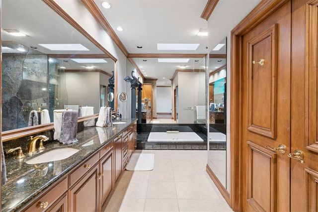 5912 Chestnut Court, Edmond, OK 73025