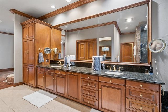 5912 Chestnut Court, Edmond, OK 73025