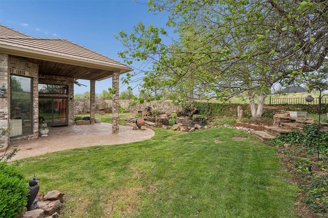 5912 Chestnut Court, Edmond, OK 73025