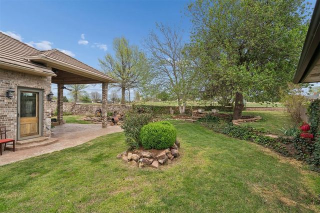 5912 Chestnut Court, Edmond, OK 73025