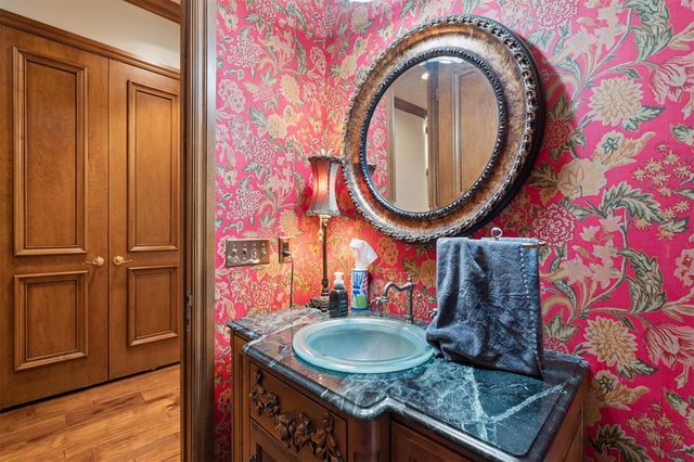 5912 Chestnut Court, Edmond, OK 73025