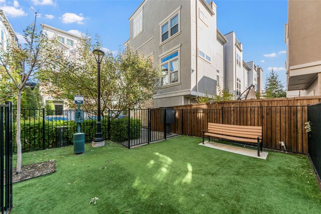 762 Lacey Oaks Place, Dallas, TX 75204