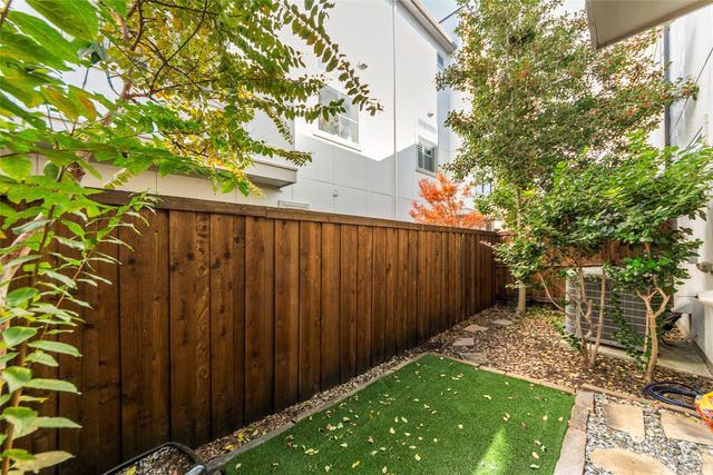 762 Lacey Oaks Place, Dallas, TX 75204