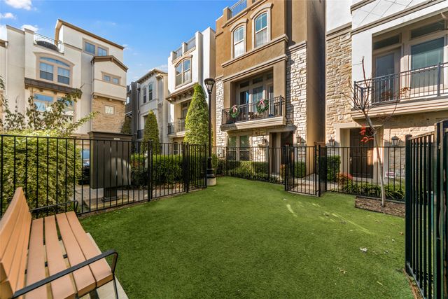 762 Lacey Oaks Place, Dallas, TX 75204