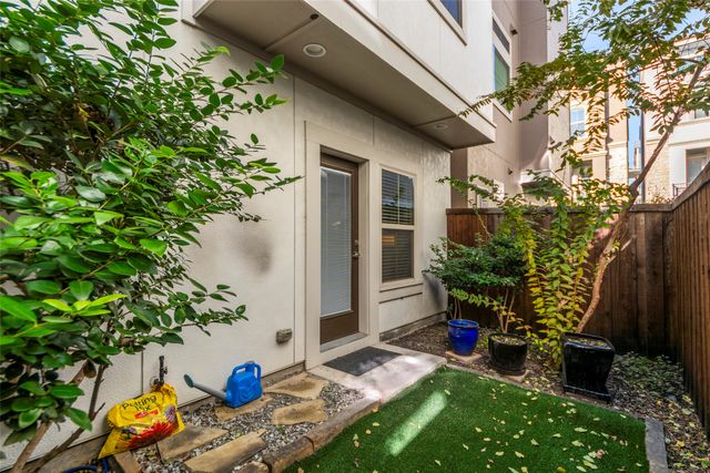 762 Lacey Oaks Place, Dallas, TX 75204