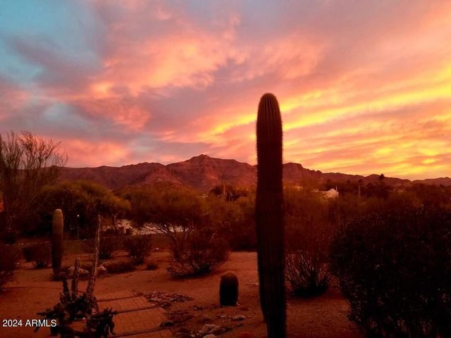 10653 E Sleepy Hollow Trail, Gold Canyon, AZ 85118