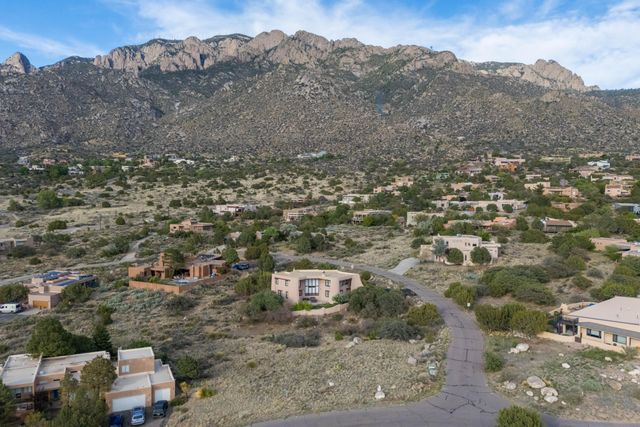 622 Cougar Loop NE, Albuquerque, NM 87122