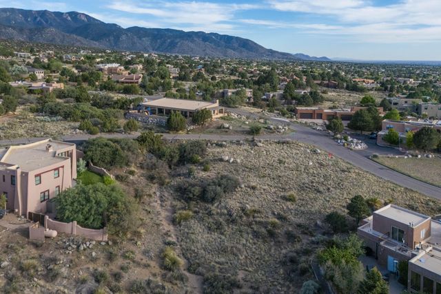 622 Cougar Loop NE, Albuquerque, NM 87122