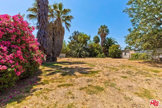 18748 Lanark Street, Los Angeles, CA 91335