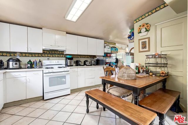 18748 Lanark Street, Los Angeles, CA 91335