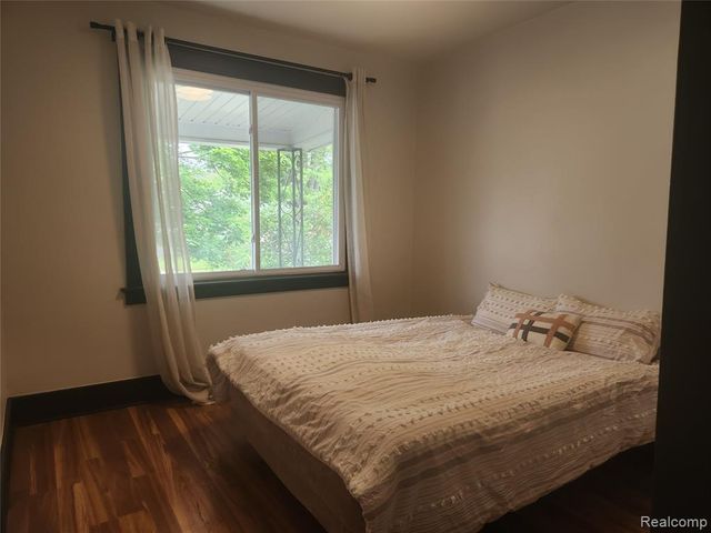 428 E Milton Avenue, Hazel Park, MI 48030