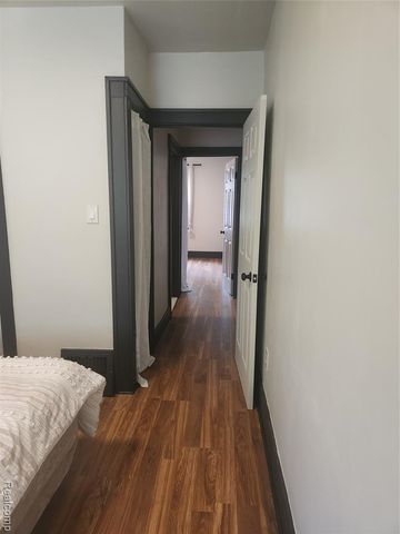 428 E Milton Avenue, Hazel Park, MI 48030