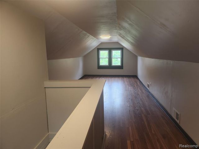 428 E Milton Avenue, Hazel Park, MI 48030