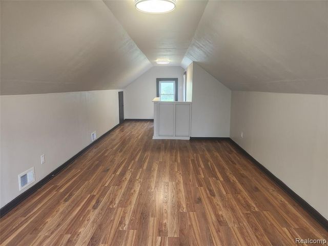 428 E Milton Avenue, Hazel Park, MI 48030